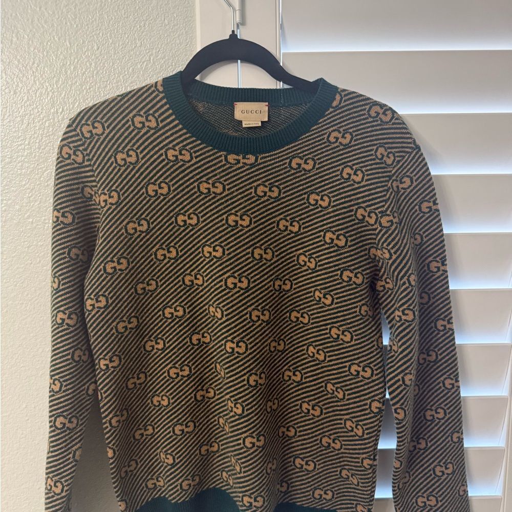 New with tags Gucci kids size 12  Green Crewneck Sweater will fit adults xs & s